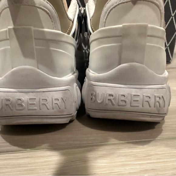 Burberry Plaid Sneakers Kids size 13 (31 UK) gently used condition - Picture 8 of 11